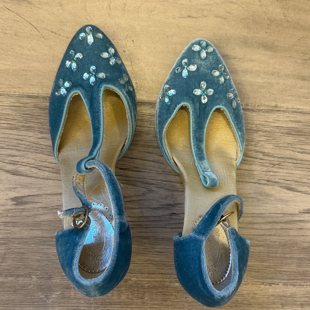 Vintage Elegant Blue Velvet Women's Heels Size 8.5